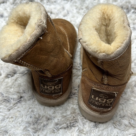 size 6 girls UGG Merino leather purely UGGs in good used condition - Picture 2 of 10